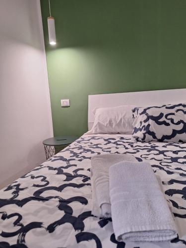 Quadruple Room with Private Bathroom image 7