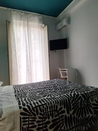 Double Room with Private External Bathroom image 3