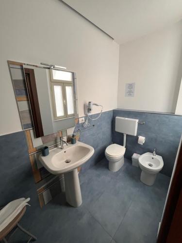 Triple Room with Private Bathroom image 4
