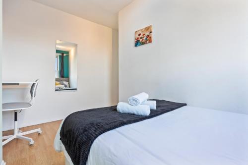 Spacious 4BR Home In Brixton with Garden, Londres (foto 9)