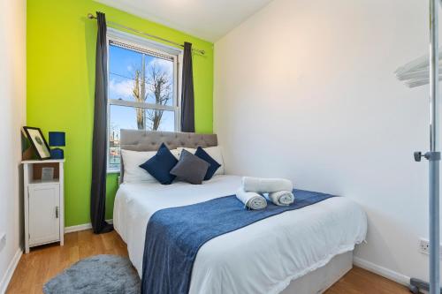 Spacious 4BR Home In Brixton with Garden, Londres (foto 6)