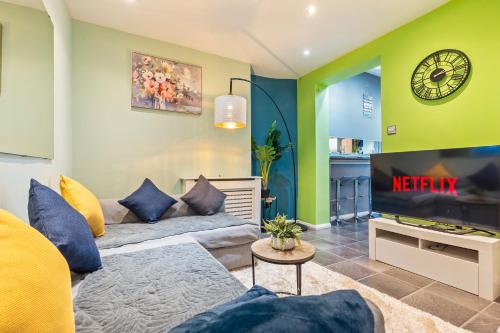 Spacious 4BR Home In Brixton with Garden, Londres