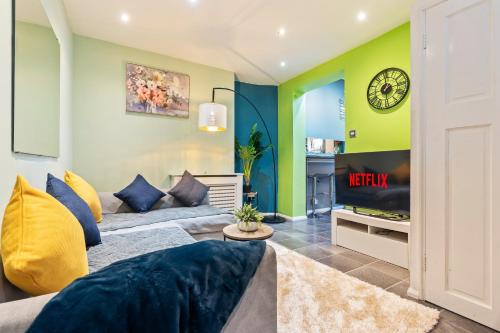 Spacious 4BR Home In Brixton with Garden, Londres (foto 10)