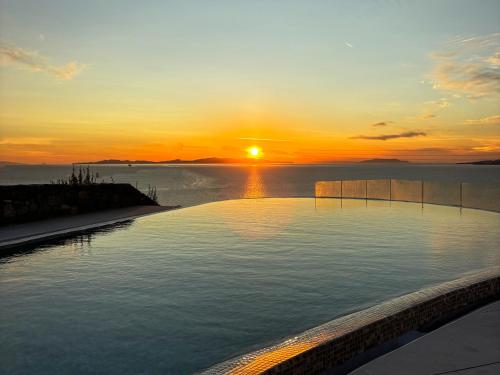 White Rock Suites & Villas Room Type - One-Bedroom Apartment With Sea View