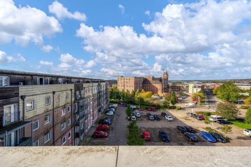 Balcony/terrace, Cosy Central 2-Bed Flat City View & Parking in Wigan Central