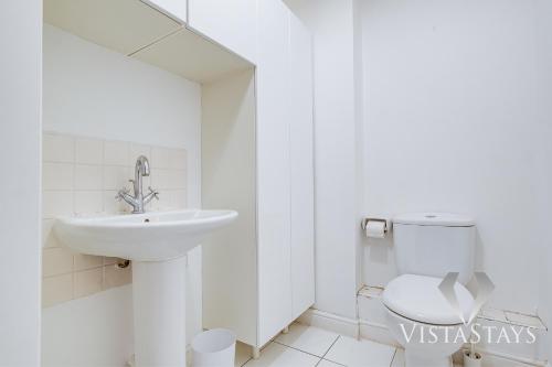 4 Bed House By Vista Stays Short Lets & Serviced Accommodation Manchester With Pool Table, Free Parking & Near Manchester City, Manchester (fotografie 5)