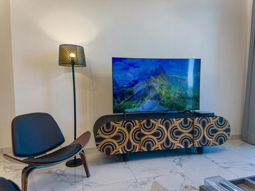 Luxury Meets Serenity 2BR Apt in Noura Tower, Dubai (photo 7)