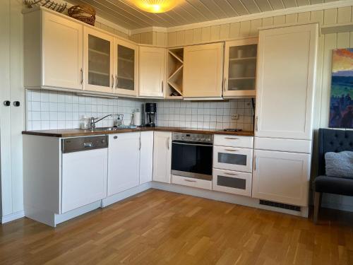 Dapur, Family-Friendly Retreat with Fireplace and Balcony in Beitostolen