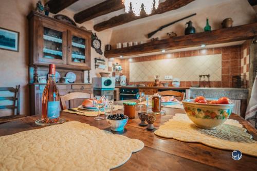 Maison en pierre avec bassin in La Bastide d'Engras