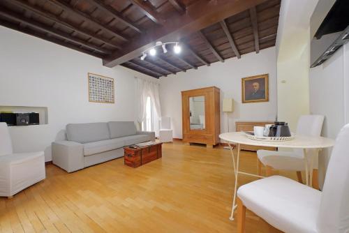 Colosseum Apartment Renovated Via Frangipane, Рим (фото 6)