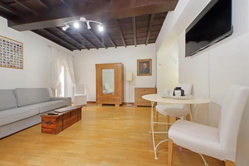 Colosseum Apartment Renovated Via Frangipane, Рим (фото 8)
