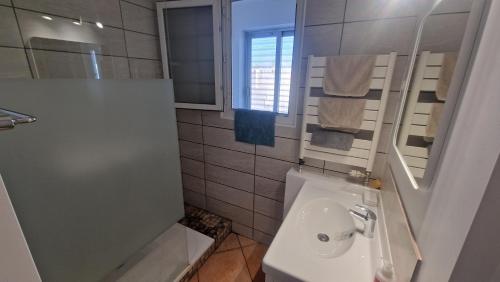 Grand et Sapcieux T4 proche centre-ville near Parking service