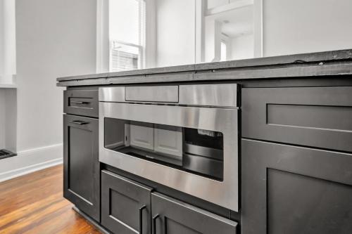 Charming Home Steps from Louisville Best Spots detail