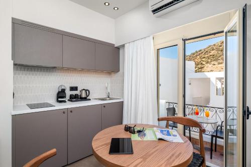 Glaros Hotel Apartment in Lampi