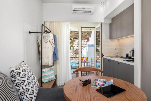 Glaros Hotel Apartment Room Type - Deluxe Double or Twin Room