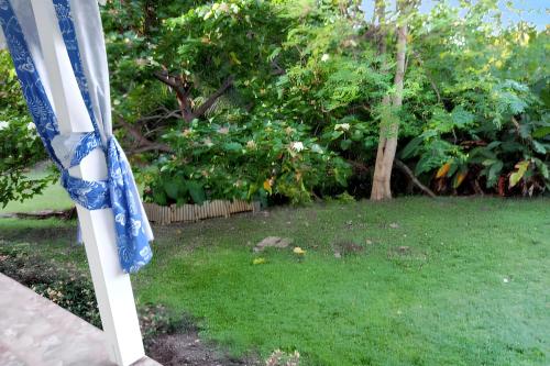 Garden, Studio cosy a Sainte Anne, 30 m² avec terrasse jardin paisible in Berard