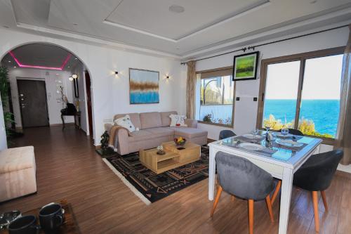 Moyra Hill Moyra Hill