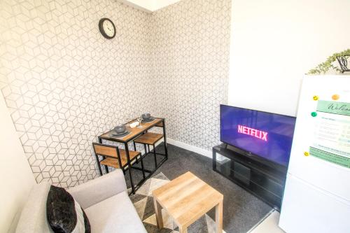 Cozy and Charming - 1 Bedroom Apartment - Free Parking, Transit links, Close to Stadiums, Manchester