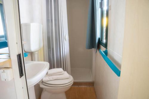 2 bedrooms, 4 beds