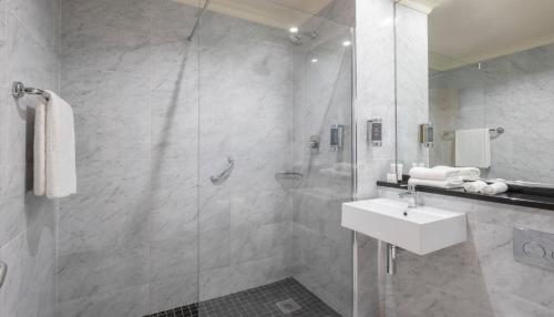 Eyre Square Hotel - image 4