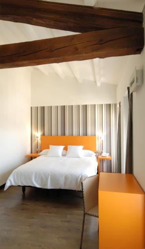2 twin beds