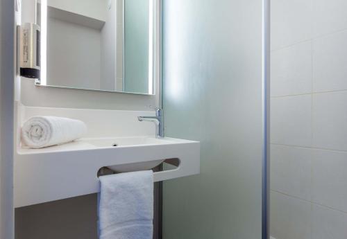 B&B Hotel CHARTRES Oceane - image 9