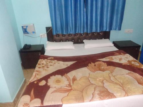 Hotel Raj International Dx In-front of Sarai Rohilla Station – Delhi, NY