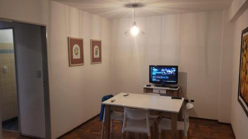 One-Bedroom Apartment image 4