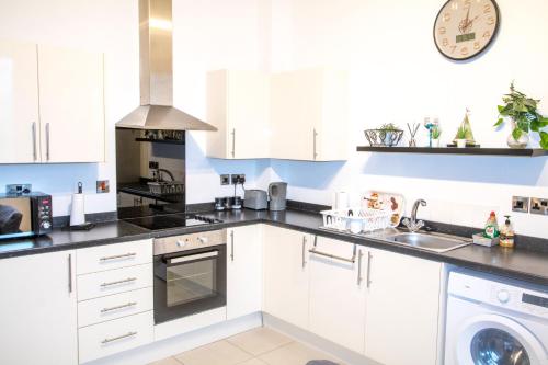 Ideal for groups - Modern 2 Bedroom Apartment - Free Parking, Transit links, Close to Stadiums, Manchester (fotografie 3)