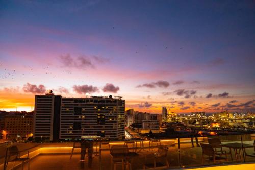 R103- Comfy and Spatious 1 BR Apartment with Breathtaking City View - Belvédère, Casablanca (Foto 2)