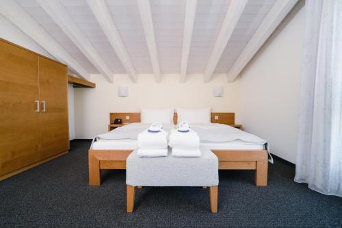 Solbadhotel Sigriswil Room Type - Attic Suite With Lake View - Annex Solbadhotel Sigriswil Room Type - Attic Suite With Lake View - Annex