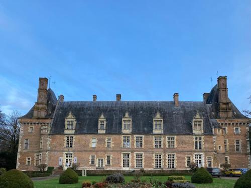 Skats, Château, poteries, vins et randonnées (Chateau, poteries, vins et randonnees) in Saint-Amand-en-Puisaye