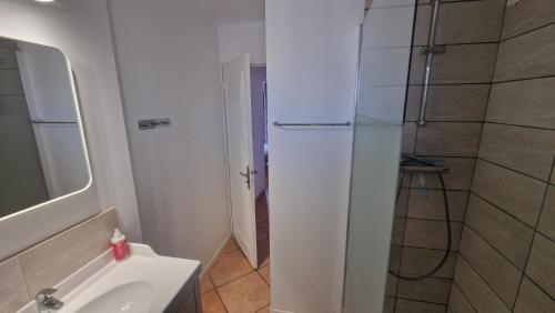 Grand et Sapcieux T4 proche centre-ville near Parking service