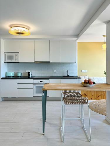 Casa Blue Benagil - Ocean View , Newly Renovated Apartment Walkable to Benagil in เบนากิล