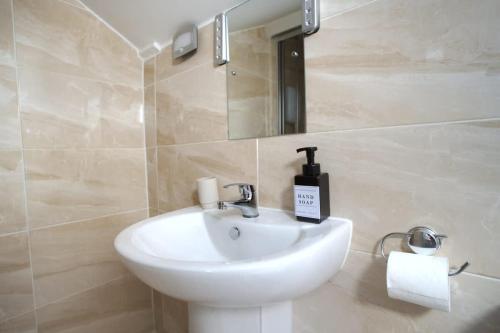 6 Bed Manchester Home Sleeps 18 Free Parking, Manchester (fotografie 9)