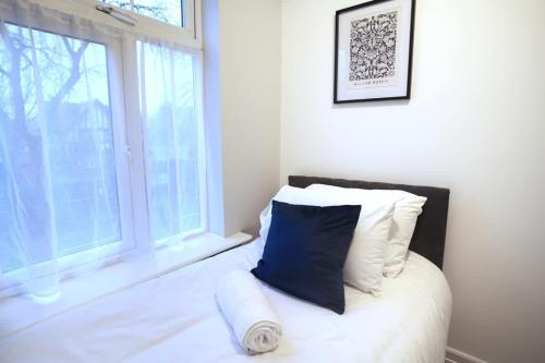 Sleeps 18 Lovely Mcr Home by City SuperHost
