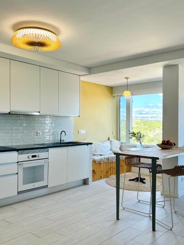 Casa Blue Benagil - Ocean View , Newly Renovated Apartment Walkable to Benagil in เบนากิล