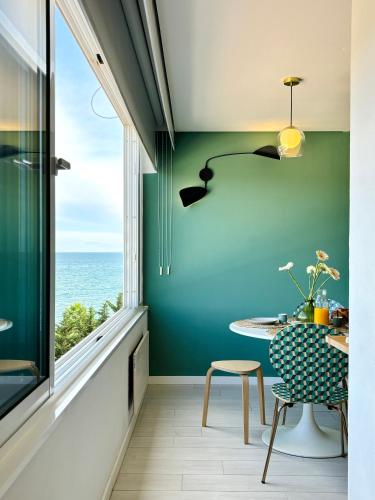 Casa Blue Benagil - Ocean View , Newly Renovated Apartment Walkable to Benagil in เบนากิล