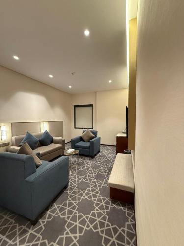 Deluxe Suite image 5