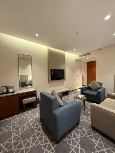 Deluxe Suite image 4