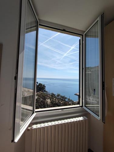 AL MARE DAVANTI A PORTOFINO - BY THE SEA IN FRONT of PORTOFINO