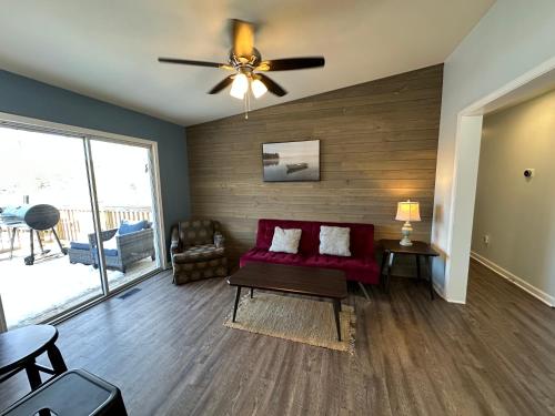 Serenity - Waterfront 3 Bed, 2 Bath, Water Toys, EV Charger