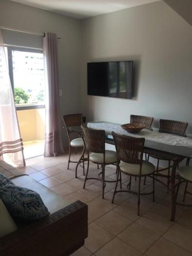 Apartamento Duplex em Itapema a 250 metros do mar in อิตาเปม่า