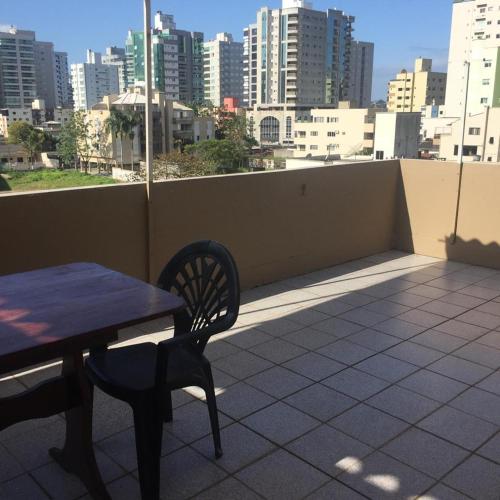 Apartamento Duplex em Itapema a 250 metros do mar in อิตาเปม่า