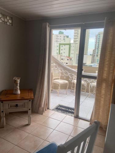 Apartamento Duplex em Itapema a 250 metros do mar in อิตาเปม่า