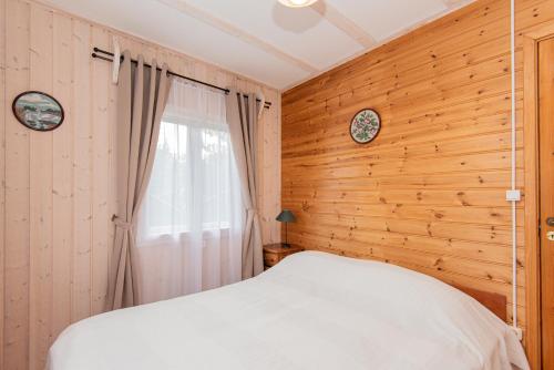 2 bedrooms, 4 beds