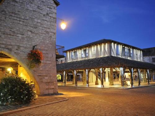 Restaurant, Modern 2 Bed Bungalow situated in Rives Villereal in Villereal