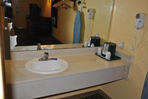 America's Best Inn Beaufort - image 5