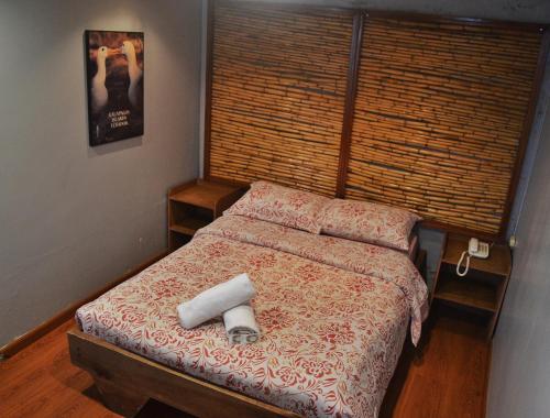 Standard Queen Room image 2