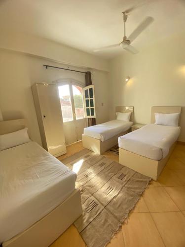 Eka- Guesthouse Room Type - Triple Room with Balcony